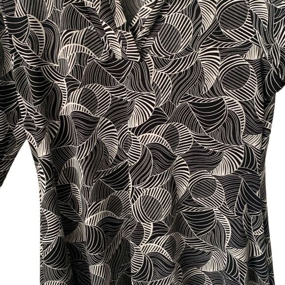 Pre Owned Women’s Chaus New York Long Sleeve Blouse Sz Lg Abstract City Style - Picture 3 of 8